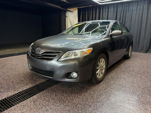 Used 2010 Toyota Camry FWD image 3
