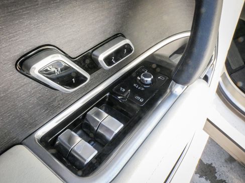 Used 2023 Land Rover Range Rover SE AWD/4WD image 15