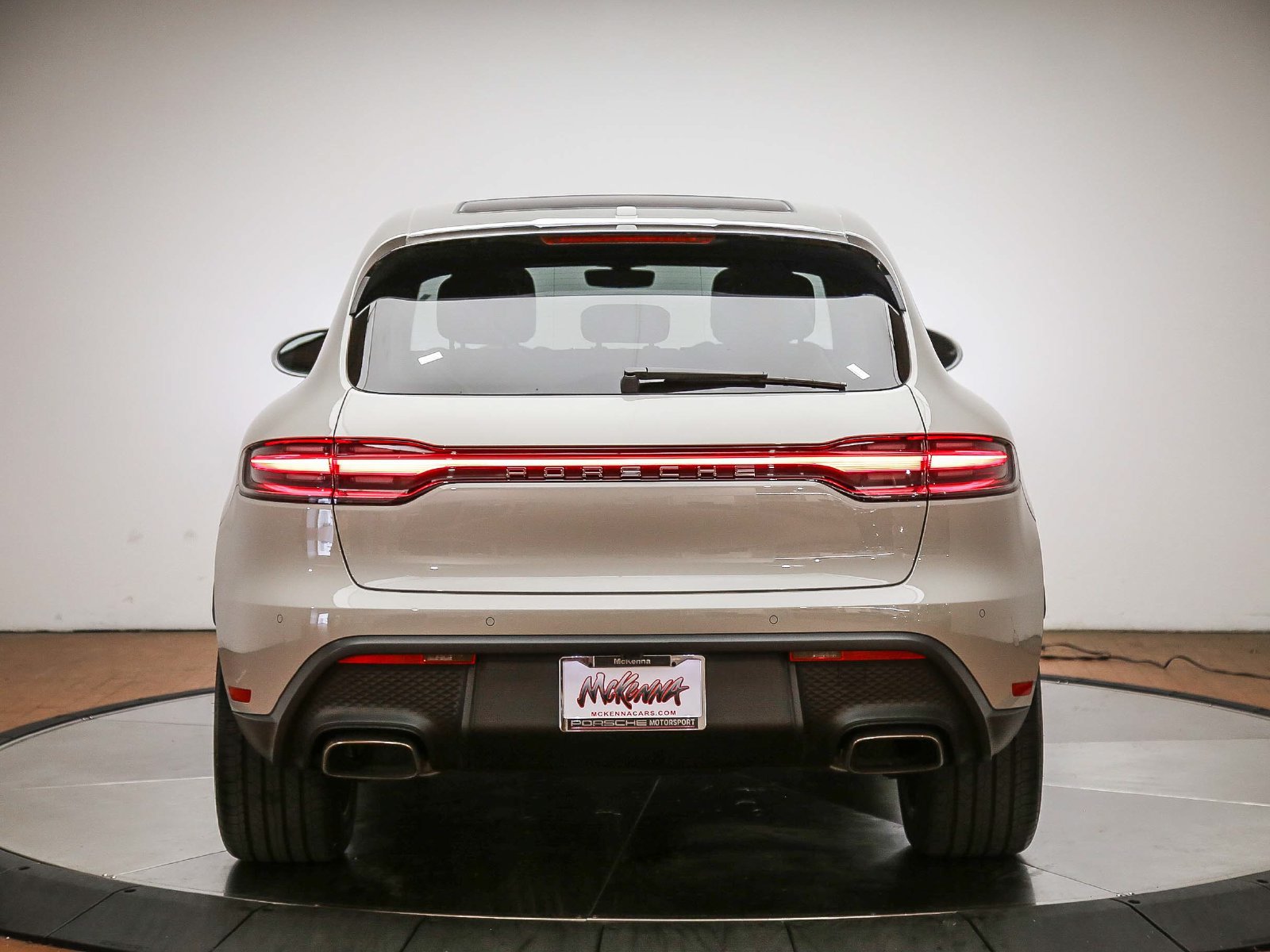Certified 2026 Porsche Macan AWD/4WD image 7