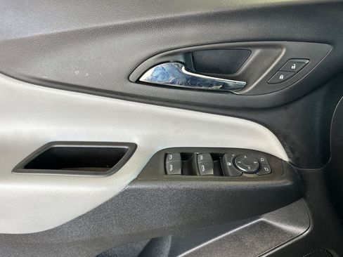 Used 2023 Chevrolet Equinox LT w/ LPO, Floor Liner Package FWD image 11
