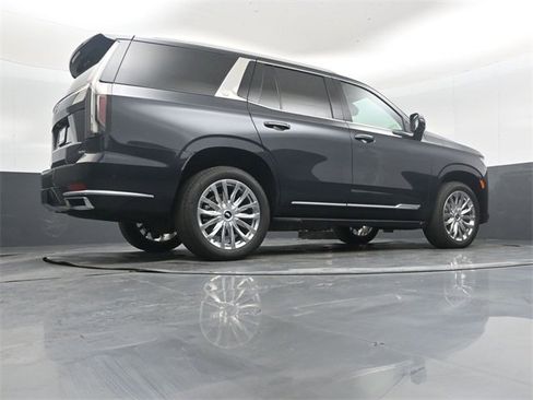 Used 2022 Cadillac Escalade Premium Luxury image 41