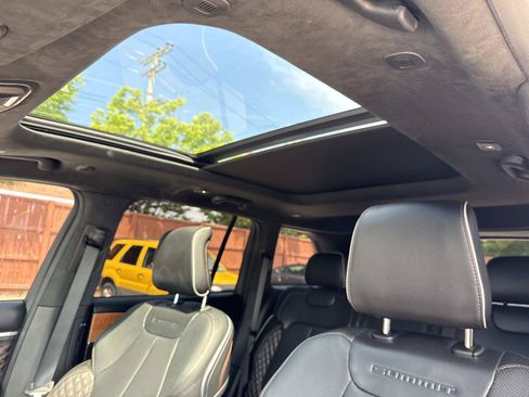 Used 2025 Jeep Grand Cherokee Summit AWD/4WD image 3