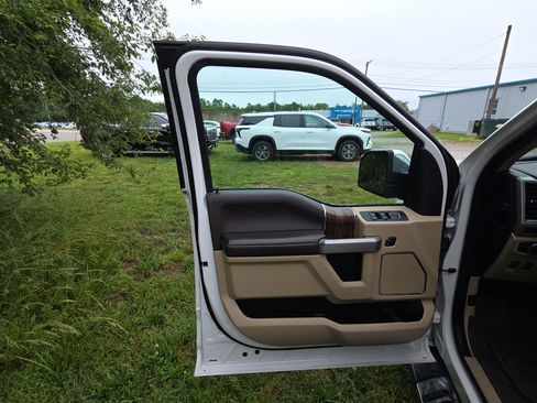Used 2019 Ford F150 Lariat AWD/4WD image 8