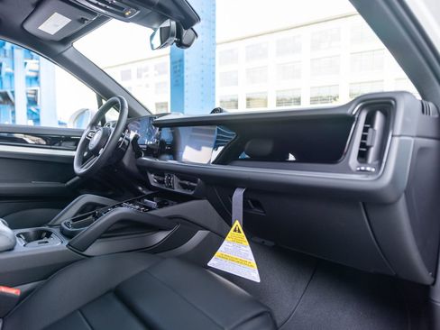 New 2026 Porsche Cayenne AWD/4WD image 34