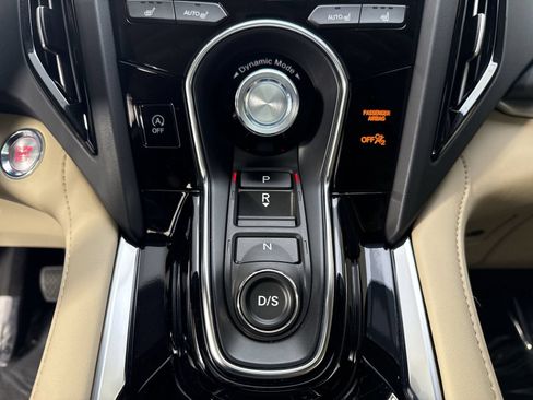 Used 2024 Acura RDX SH-AWD image 19