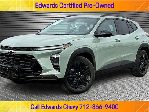 Used 2025 Chevrolet Trax ACTIV w/ Sunroof Package image 1