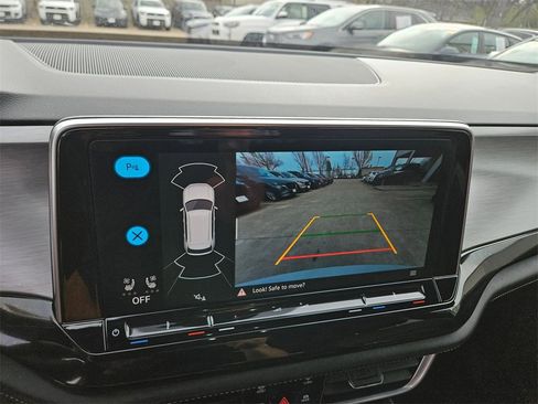 Used 2025 Volkswagen Atlas Cross Sport SE image 22