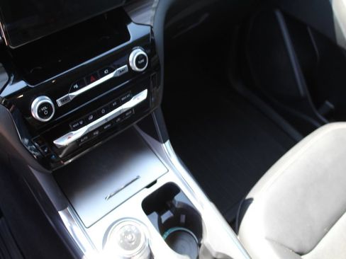Used 2021 Ford Explorer Limited w/ Equipment Group 301A RWD image 13