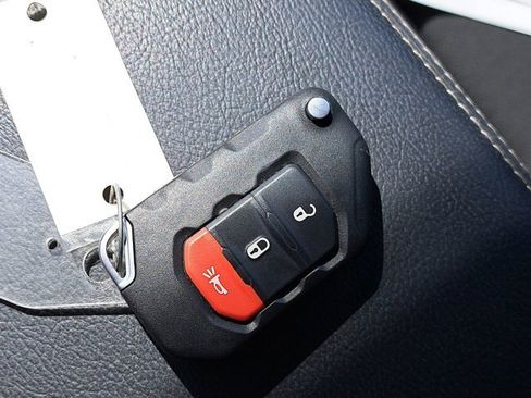 Used 2018 Jeep Wrangler Unlimited Sahara image 35