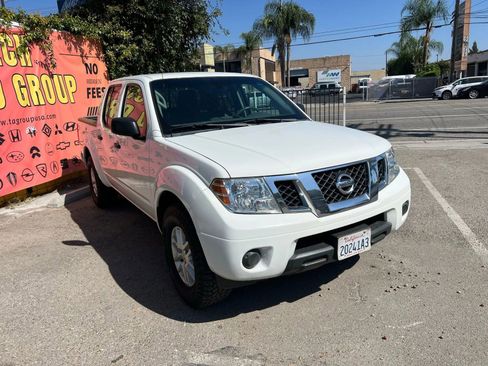 Used 2019 Nissan Frontier SV image 3