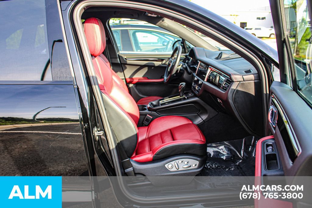 Used 2024 Porsche Macan AWD/4WD image 21