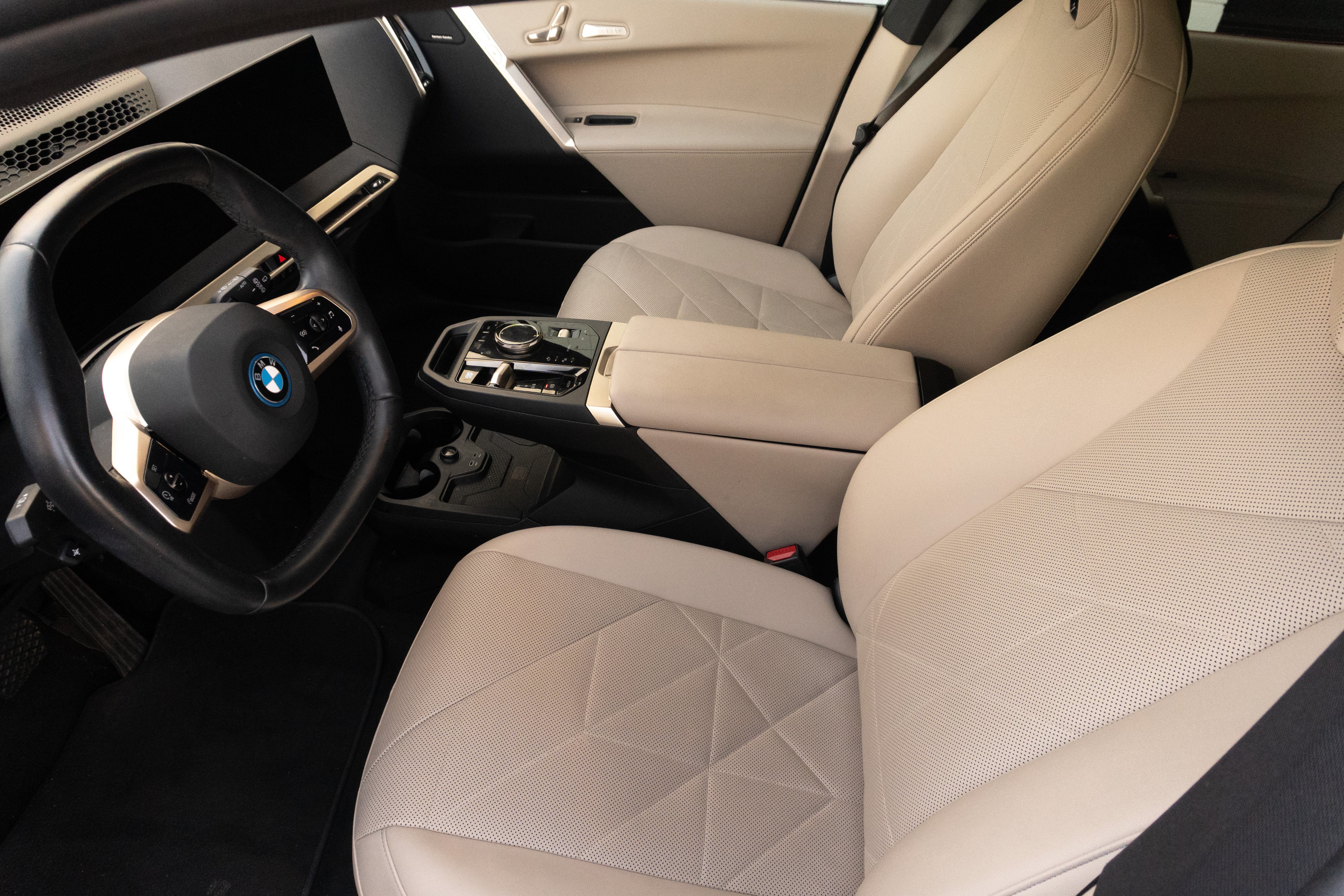Certified 2024 BMW iX xDrive50 w/ Premium Package AWD/4WD image 10