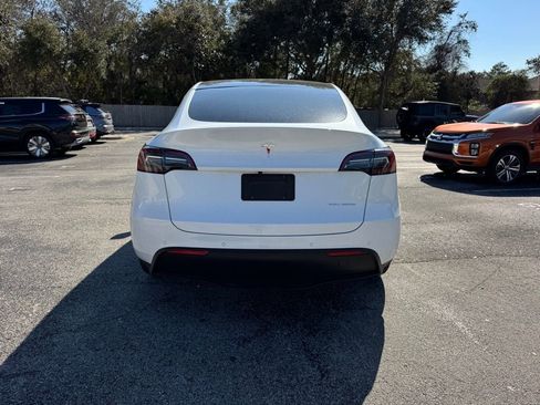 Used 2022 Tesla Model Y Long Range image 7
