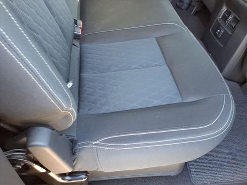 Used 2018 Nissan Titan SV w/ SV Convenience Package image 20