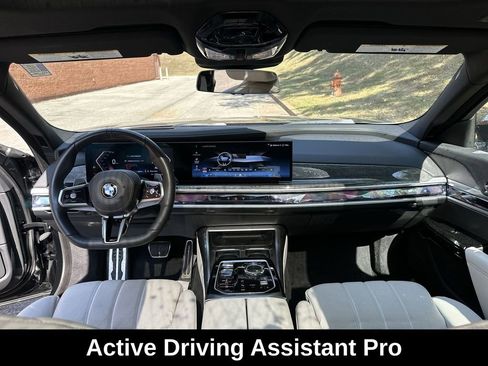 Used 2024 BMW 760i xDrive w/ Executive Package image 28
