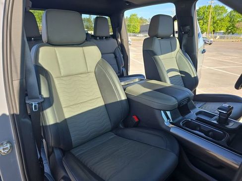 Used 2025 Chevrolet Silverado 1500 ZR2 w/ Technology Package image 10