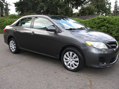 Used 2012 Toyota Corolla LE FWD image 2