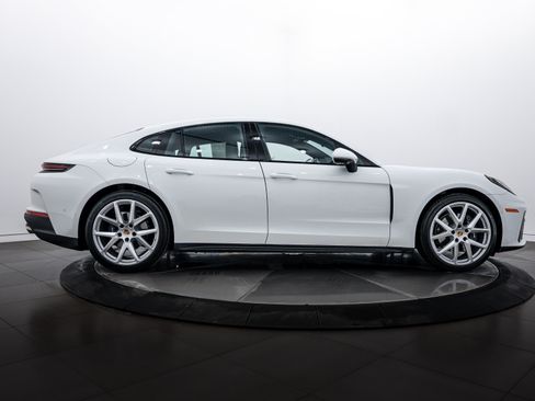 Certified 2025 Porsche Panamera 4 image 8