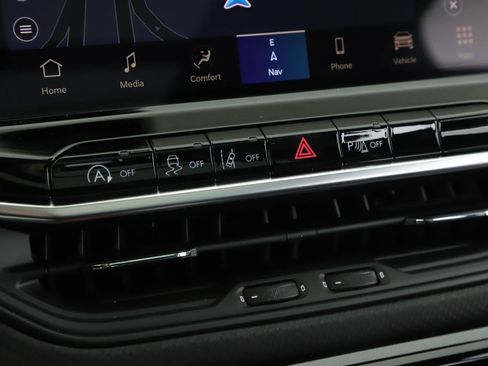 New 2026 Jeep Compass Limited w/ Sun, Sound & Navigation Group image 15