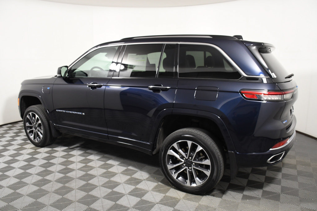 Used 2023 Jeep Grand Cherokee Overland w/ Rear Seat Video Group I AWD/4WD image 3