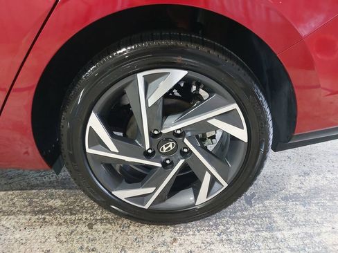 Certified 2025 Hyundai Elantra Limited FWD image 35