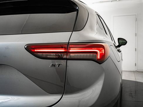 Used 2021 Buick Envision Essence w/ Sport Touring Package image 9