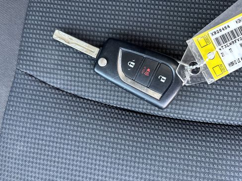 Used 2021 Toyota RAV4 LE AWD/4WD image 18