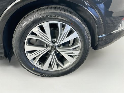 Used 2023 Audi Q4 e-tron Premium Plus RWD image 11