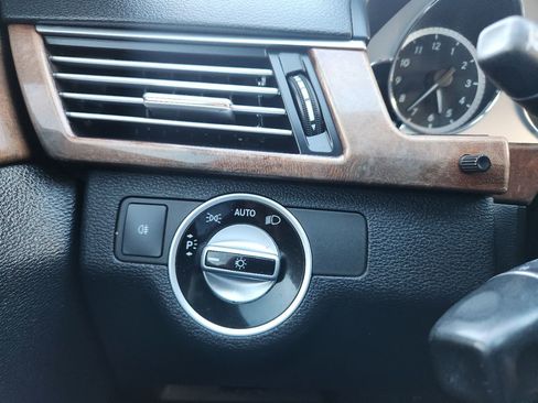 Used 2013 Mercedes-Benz E 350 Sedan image 20
