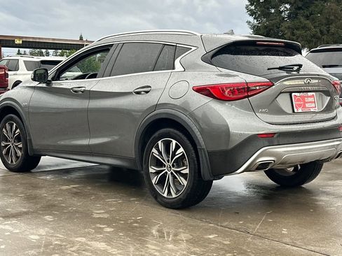 Used 2017 INFINITI QX30 Premium w/ Navigation Package image 7