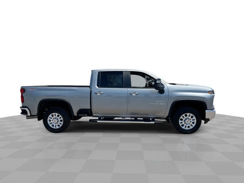Used 2025 Chevrolet Silverado 3500 LT image 9