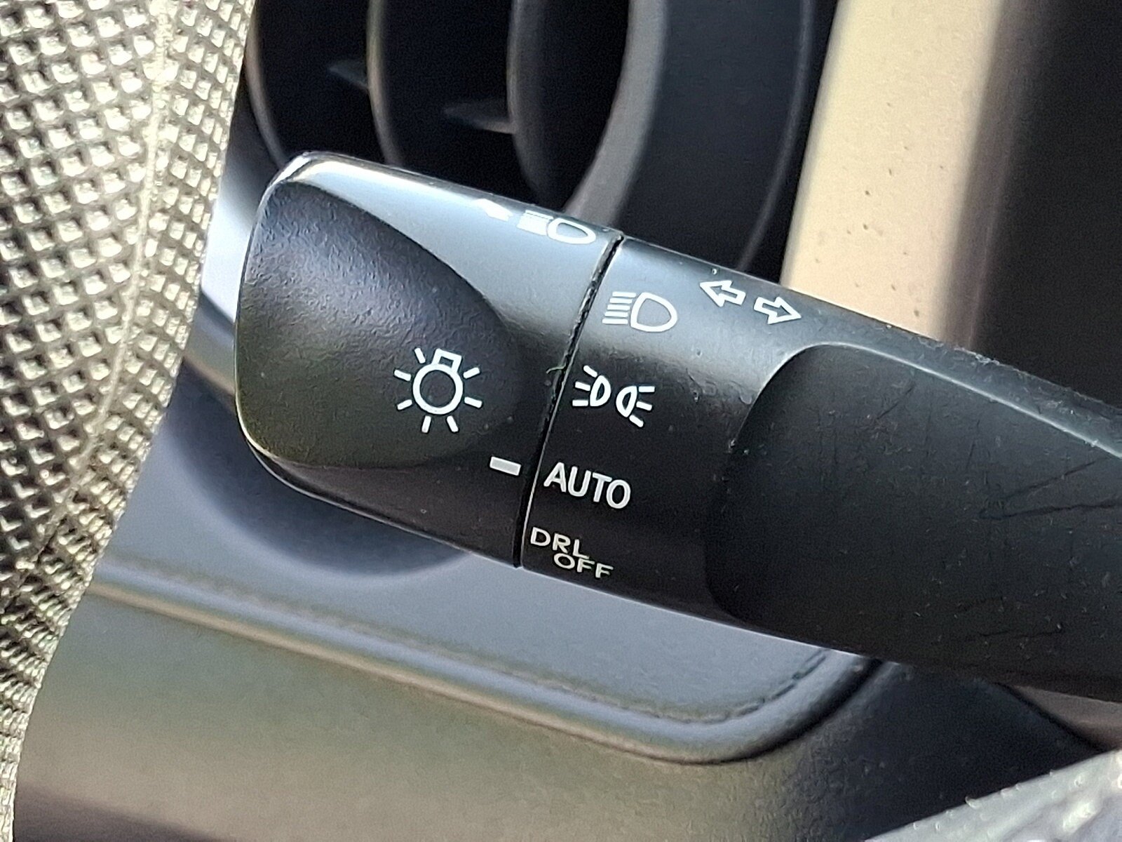 Used 2018 Toyota RAV4 LE w/ All Weather Liner Package AWD/4WD image 24