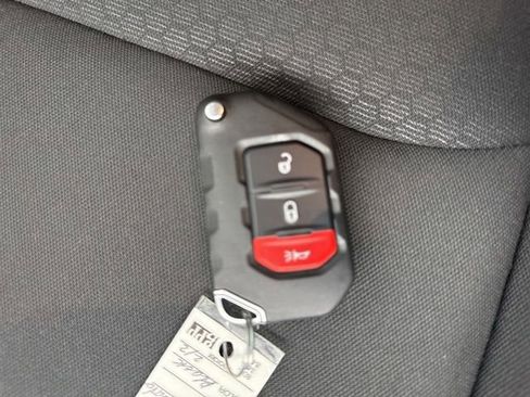 Used 2022 Jeep Gladiator Rubicon w/ Cold Weather Group image 34