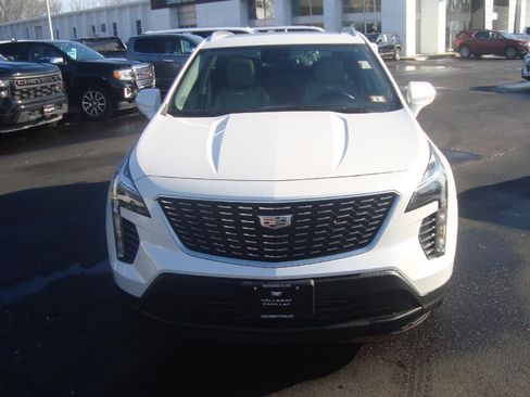 Used 2021 Cadillac XT4 Luxury w/ Cold Weather Package image 2