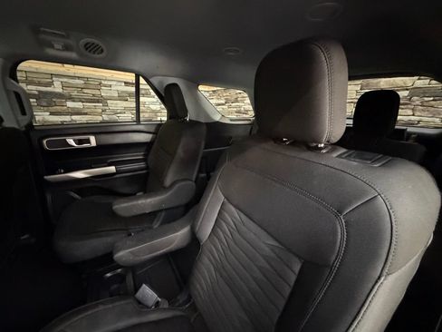 Used 2021 Ford Explorer XLT AWD/4WD image 30
