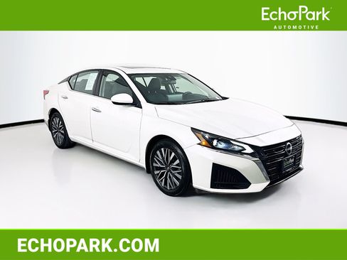 Used 2024 Nissan Altima 2.5 SV w/ SV Premium Package FWD image 1