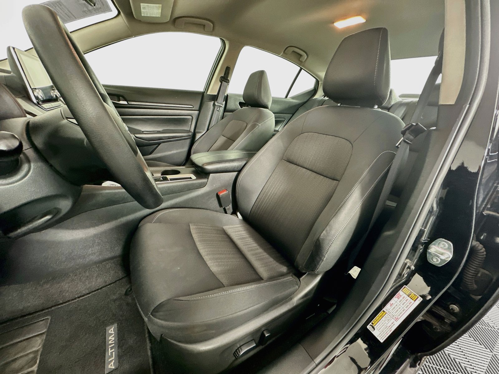 Used 2025 Nissan Altima 2.5 SV FWD image 19