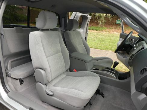 Used 2005 Toyota Tacoma PreRunner image 7