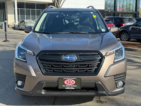 Used 2024 Subaru Forester Premium image 3