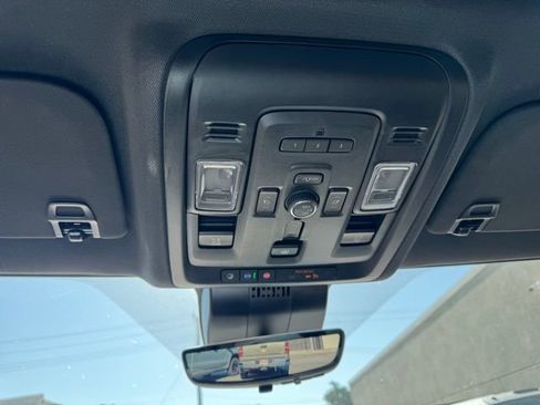 Used 2024 Chevrolet Suburban High Country w/ Advanced Technology Package image 31