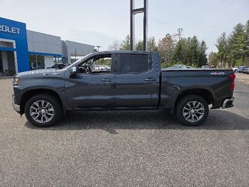 Used 2022 Chevrolet Silverado 1500 LT AWD/4WD image 4