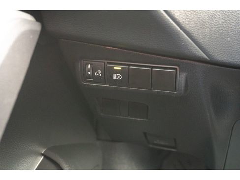 Used 2023 Toyota Corolla Cross XLE image 27