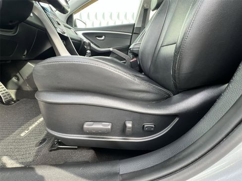 Used 2014 Hyundai Elantra GT w/ Option Group 02 image 11