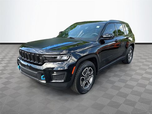 Used 2022 Jeep Grand Cherokee Trailhawk w/ Advanced Protech Group II AWD/4WD image 3