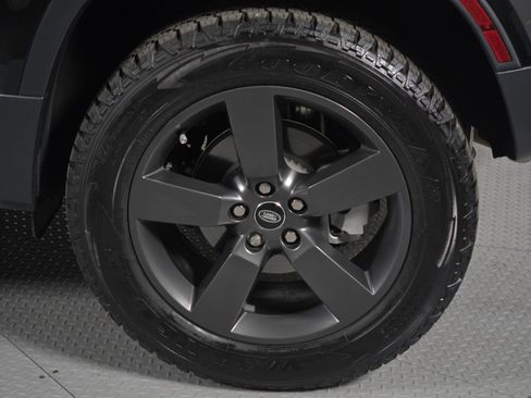 Used 2025 Land Rover Defender 110 S image 10