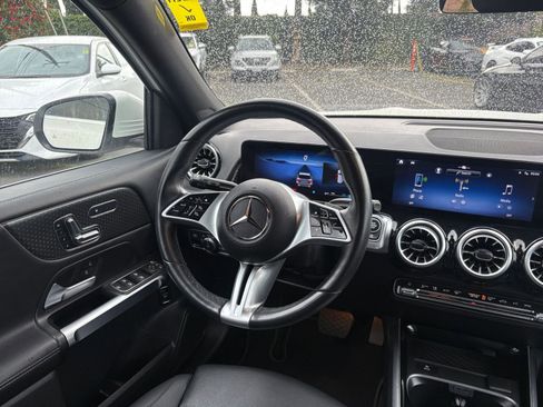 Used 2025 Mercedes-Benz GLB 250 4MATIC image 37