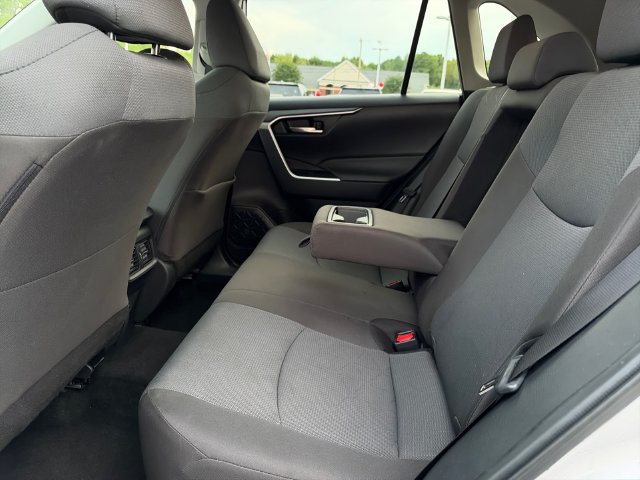 Used 2025 Toyota RAV4 XLE FWD image 15
