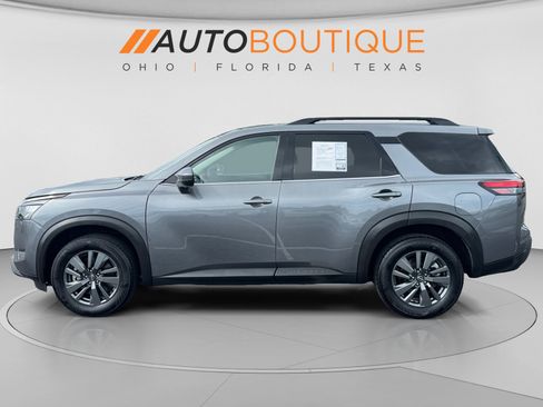 Used 2024 Nissan Pathfinder SV FWD image 2
