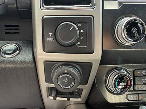 Used 2019 Ford F150 Lariat w/ Equipment Group 502A Luxury AWD/4WD image 27