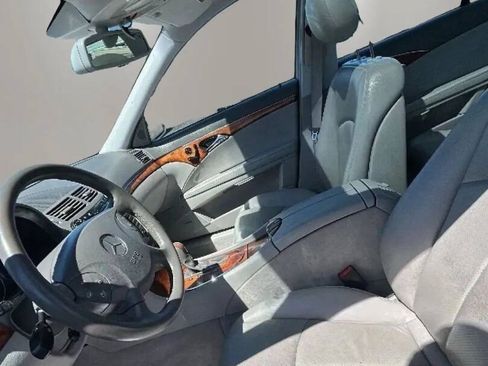 Used 2005 Mercedes-Benz E 320 4MATIC Sedan image 9